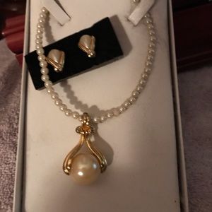 Christmas gifts reduced. Necklace and earrings